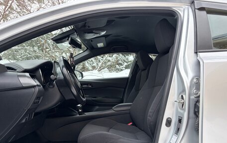 Toyota C-HR I рестайлинг, 2017 год, 1 730 000 рублей, 15 фотография