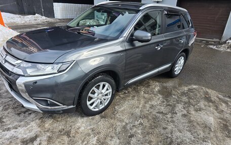 Mitsubishi Outlander III рестайлинг 3, 2018 год, 2 300 000 рублей, 3 фотография