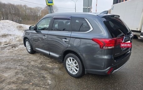 Mitsubishi Outlander III рестайлинг 3, 2018 год, 2 300 000 рублей, 2 фотография