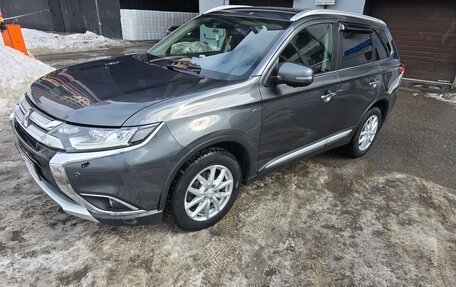 Mitsubishi Outlander III рестайлинг 3, 2018 год, 2 300 000 рублей, 8 фотография