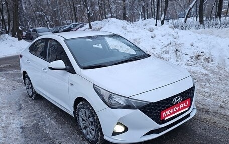 Hyundai Solaris II рестайлинг, 2021 год, 1 250 000 рублей, 2 фотография