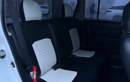 Toyota bB I рестайлинг, 2003 год, 860 000 рублей, 16 фотография