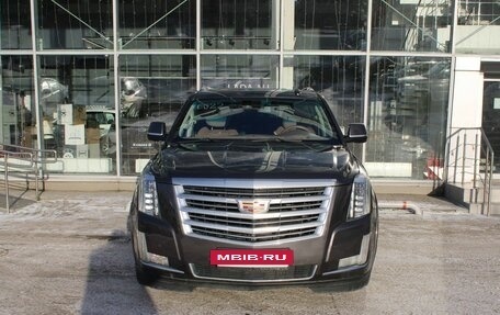 Cadillac Escalade IV, 2016 год, 2 800 000 рублей, 2 фотография