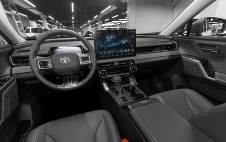 Toyota RAV4, 2025 год, 4 850 000 рублей, 7 фотография