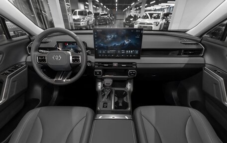 Toyota RAV4, 2025 год, 4 850 000 рублей, 8 фотография