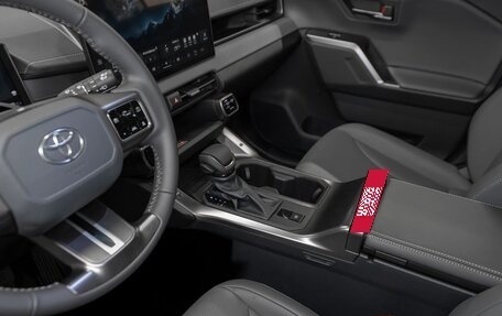 Toyota RAV4, 2025 год, 4 850 000 рублей, 14 фотография