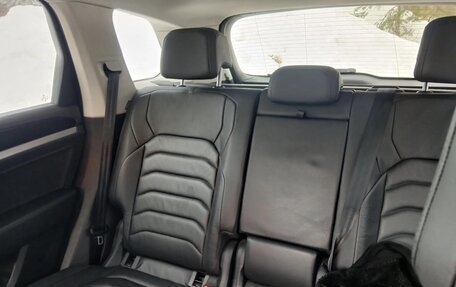 Volkswagen Touareg III, 2019 год, 4 200 000 рублей, 8 фотография