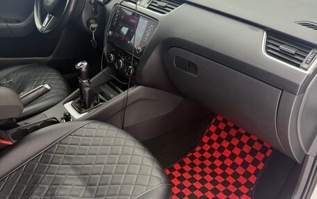 Skoda Octavia, 2017 год, 1 690 000 рублей, 8 фотография