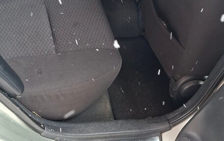 Toyota Avensis III рестайлинг, 2003 год, 650 000 рублей, 8 фотография