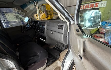 Volkswagen Caravelle T4, 2003 год, 1 300 000 рублей, 14 фотография