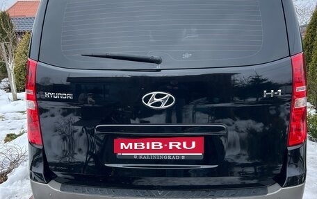 Hyundai H-1 II рестайлинг, 2016 год, 2 700 000 рублей, 2 фотография