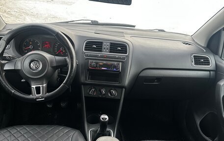 Volkswagen Polo VI (EU Market), 2011 год, 500 000 рублей, 17 фотография