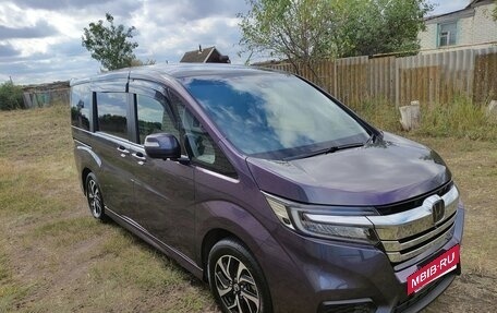 Honda Stepwgn IV, 2019 год, 2 300 000 рублей, 2 фотография