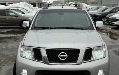 Nissan Navara (Frontier), 2013 год, 1 180 000 рублей, 2 фотография