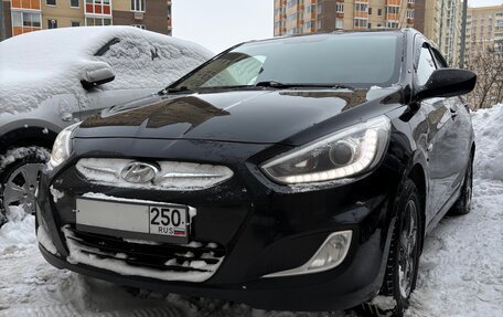 Hyundai Solaris II рестайлинг, 2013 год, 860 000 рублей, 2 фотография