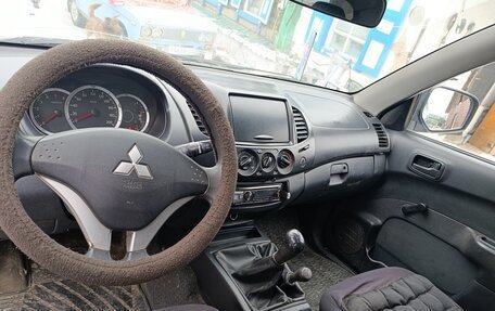 Mitsubishi L200 IV рестайлинг, 2013 год, 1 650 000 рублей, 4 фотография