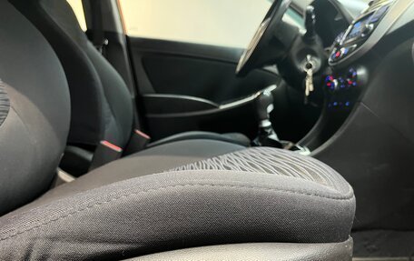 Hyundai Solaris II рестайлинг, 2015 год, 949 000 рублей, 17 фотография