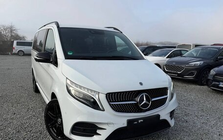 Mercedes-Benz V-Класс, 2023 год, 6 580 000 рублей, 7 фотография