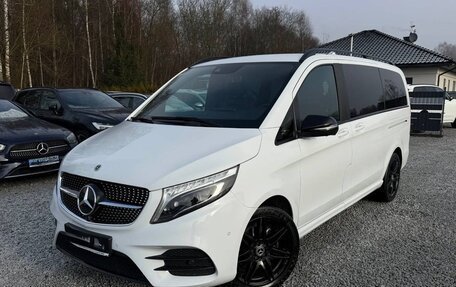 Mercedes-Benz V-Класс, 2023 год, 6 580 000 рублей, 3 фотография