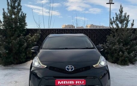 Toyota Prius Alpha I (ZVW40/41), 2016 год, 1 289 000 рублей, 2 фотография