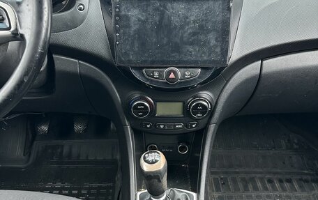 Hyundai Solaris II рестайлинг, 2012 год, 690 000 рублей, 11 фотография