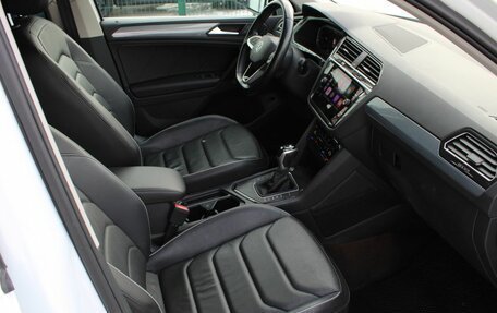 Volkswagen Tiguan II, 2021 год, 3 024 000 рублей, 19 фотография