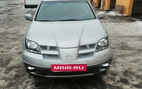 Mitsubishi Outlander III рестайлинг 3, 2004 год, 550 000 рублей, 4 фотография