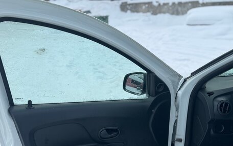 Renault Logan II, 2015 год, 400 000 рублей, 11 фотография