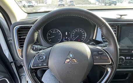 Mitsubishi Outlander III рестайлинг 3, 2022 год, 2 070 000 рублей, 10 фотография