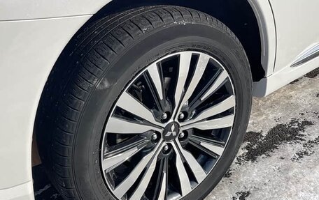 Mitsubishi Outlander III рестайлинг 3, 2022 год, 2 070 000 рублей, 23 фотография