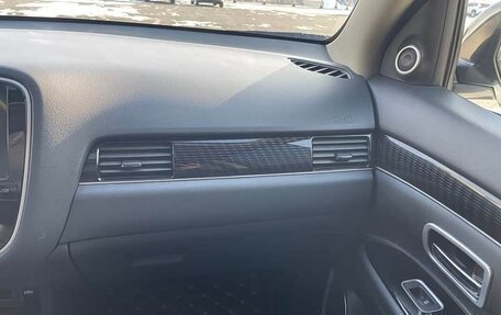 Mitsubishi Outlander III рестайлинг 3, 2022 год, 2 070 000 рублей, 20 фотография