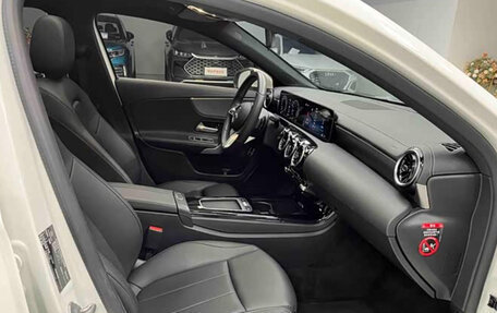 Mercedes-Benz A-Класс, 2022 год, 1 990 000 рублей, 11 фотография