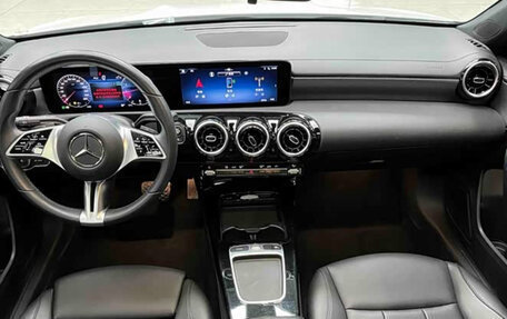 Mercedes-Benz A-Класс, 2022 год, 1 990 000 рублей, 8 фотография