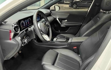 Mercedes-Benz A-Класс, 2022 год, 1 990 000 рублей, 7 фотография