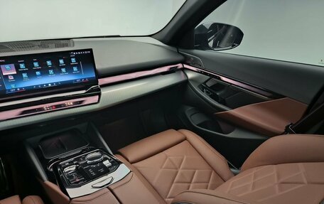 BMW 5 серия, 2025 год, 11 550 000 рублей, 18 фотография