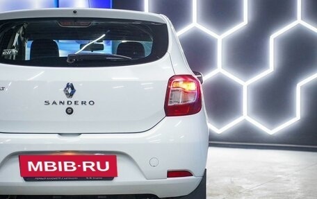 Renault Sandero II рестайлинг, 2018 год, 800 000 рублей, 23 фотография