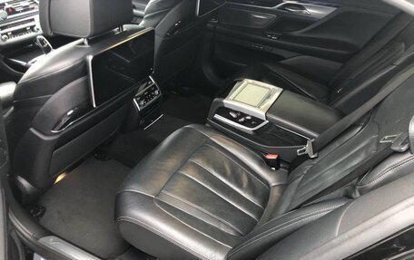 BMW 7 серия, 2019 год, 3 890 000 рублей, 14 фотография