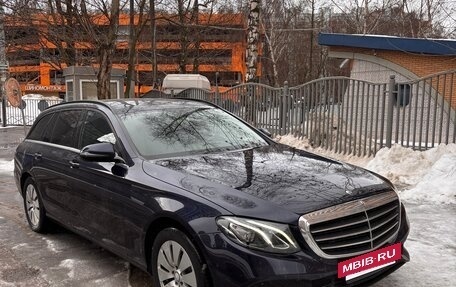 Mercedes-Benz E-Класс, 2017 год, 3 400 000 рублей, 3 фотография