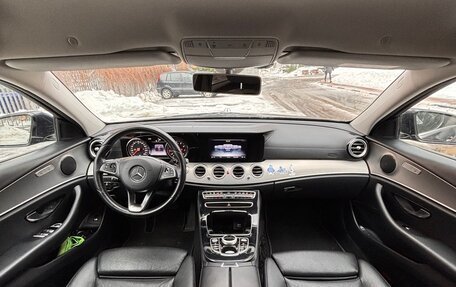 Mercedes-Benz E-Класс, 2017 год, 3 400 000 рублей, 10 фотография