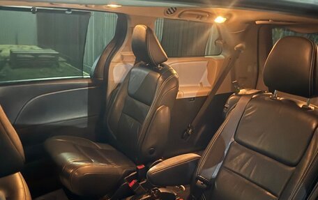 Toyota Sienna III, 2019 год, 1 400 000 рублей, 5 фотография