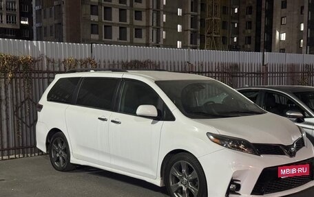 Toyota Sienna III, 2019 год, 1 400 000 рублей, 2 фотография