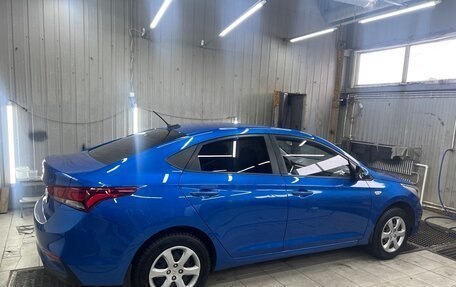 Hyundai Solaris II рестайлинг, 2017 год, 850 000 рублей, 2 фотография