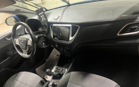 Hyundai Solaris II рестайлинг, 2017 год, 850 000 рублей, 5 фотография