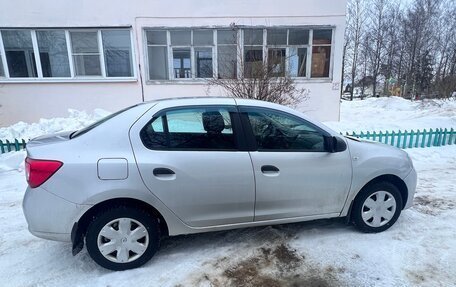 Renault Logan II, 2018 год, 850 000 рублей, 2 фотография