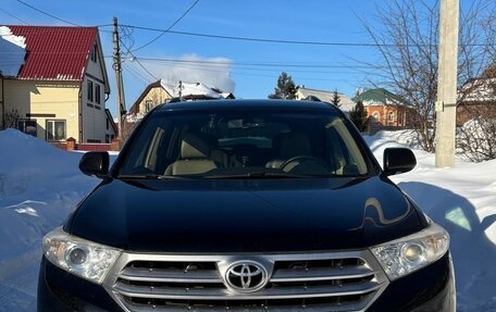 Toyota Highlander III, 2013 год, 2 000 000 рублей, 2 фотография