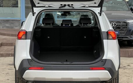 Toyota RAV4, 2025 год, 4 150 000 рублей, 30 фотография