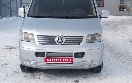 Volkswagen Transporter T5 рестайлинг, 2004 год, 1 000 000 рублей, 2 фотография