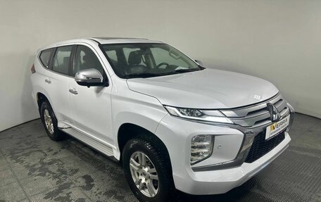 Mitsubishi Pajero Sport III рестайлинг, 2020 год, 3 990 000 рублей, 3 фотография