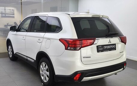 Mitsubishi Outlander III рестайлинг 3, 2017 год, 1 899 000 рублей, 8 фотография