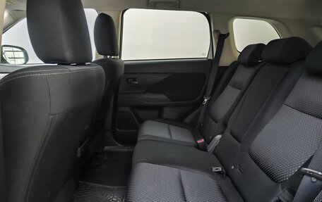 Mitsubishi Outlander III рестайлинг 3, 2017 год, 1 899 000 рублей, 15 фотография